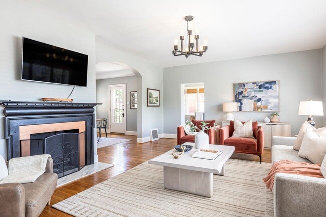 Building Photo - Elegant Sugar House Living: Finished Basement and Prime Location