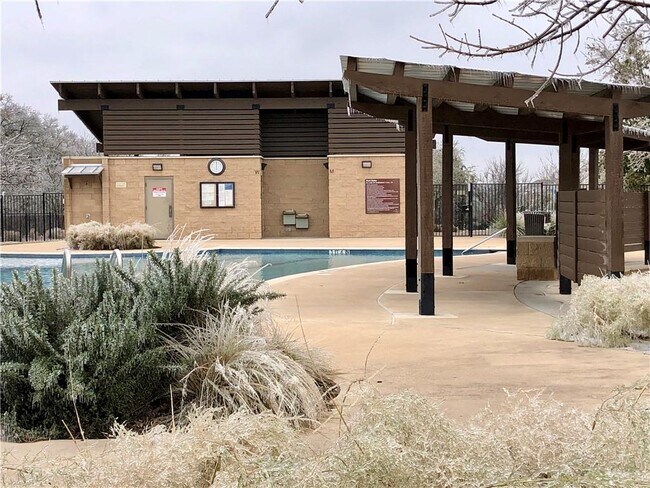 Building Photo - 1265 Summerbrooke Cir
