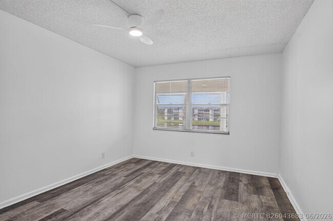 Building Photo - 3045 Cornwall C