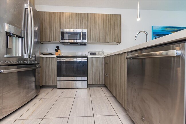 Building Photo - 6401 NW 103rd Pl