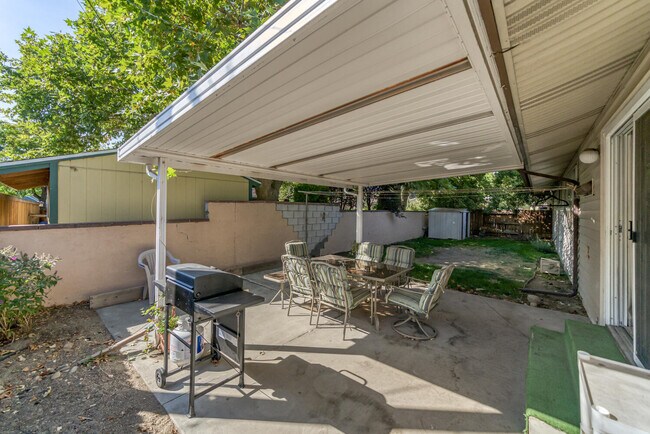 Building Photo - 1490 Foster Dr