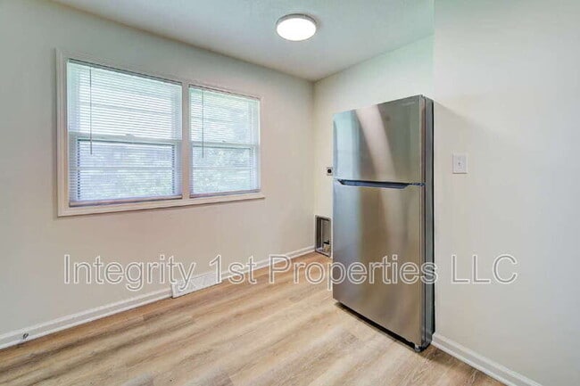 Building Photo - 9002 Bayless Rd