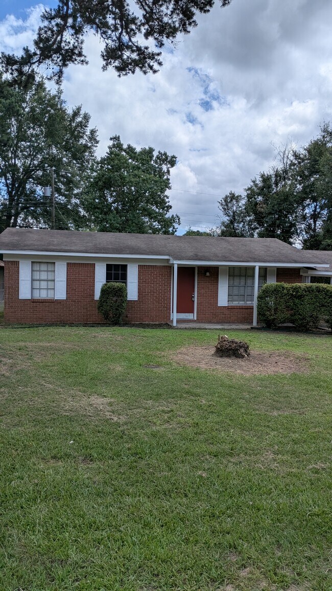 Building Photo - 711 Hillview St