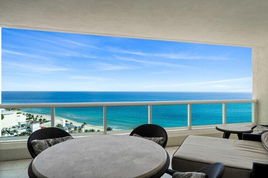 Building Photo - 101 S Fort Lauderdale Beach Blvd