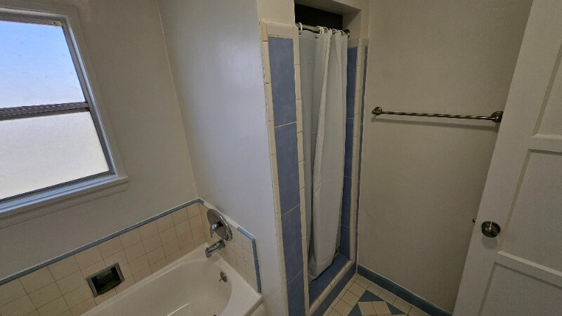 Building Photo - 3011 Carmona Ave