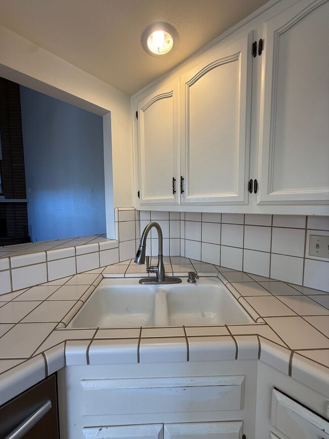 Building Photo - Beautiful Two Story Orcutt Town Home in the Gated Development of Creekridge Villas