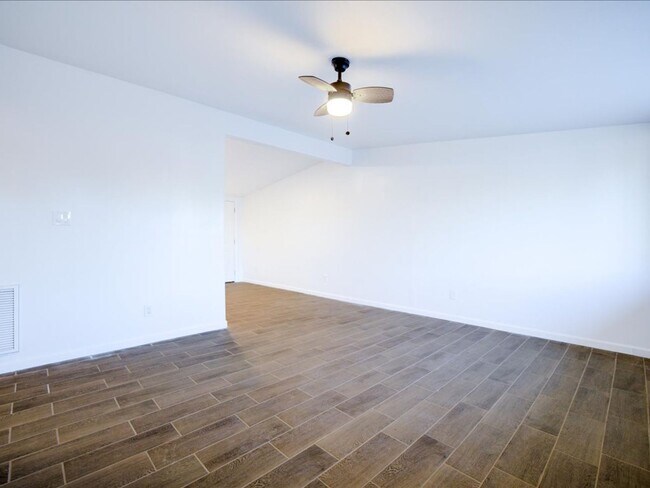 Building Photo - Fully Remodeled 2 Bedroom Home – Modern Co...