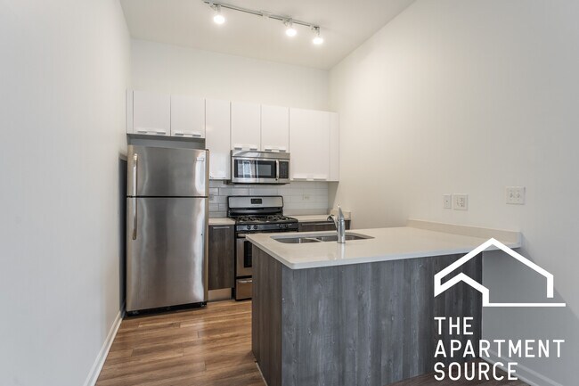 Building Photo - 2700 W North Ave