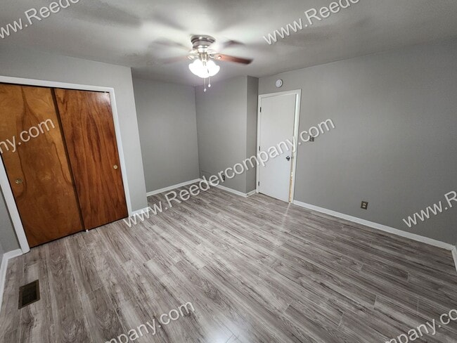 Building Photo - 2 bedroom townhome, minutes from highway and Morton High School