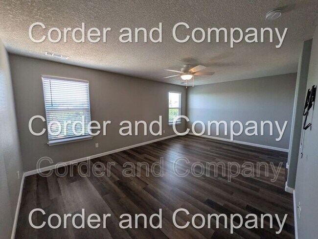 Building Photo - 317 Loma Linda Loop NE
