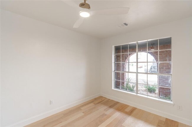 Building Photo - 5124 NW 19th Terrace