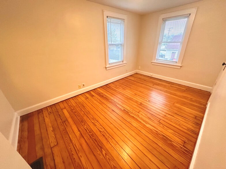 Building Photo - 4222 Broadway