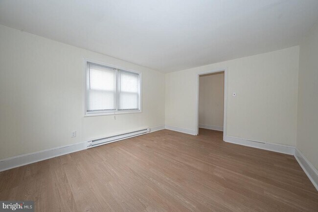 Building Photo - 717 Miller St