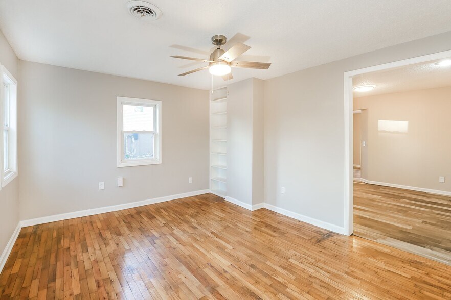 Building Photo - 5220 NE 46th Terrace