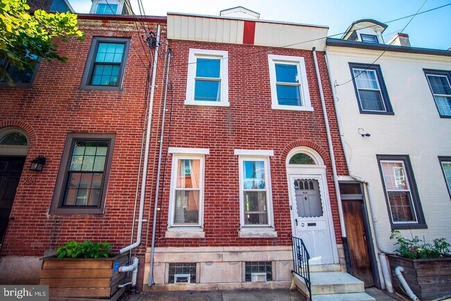 Building Photo - 940 N 4th St