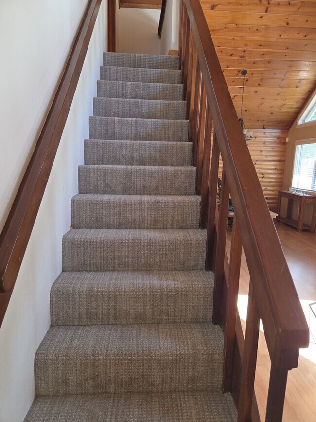 Building Photo - Large mountain home with access to Tahoe K...