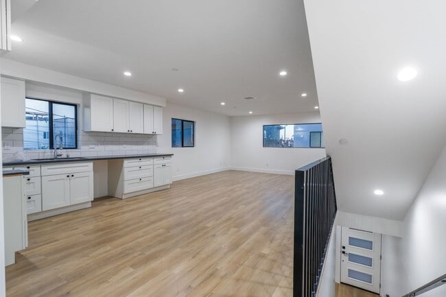 Building Photo - 4647 Pickford St