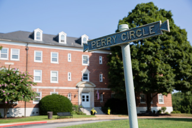 Primary Photo - Perry Circle Apartments