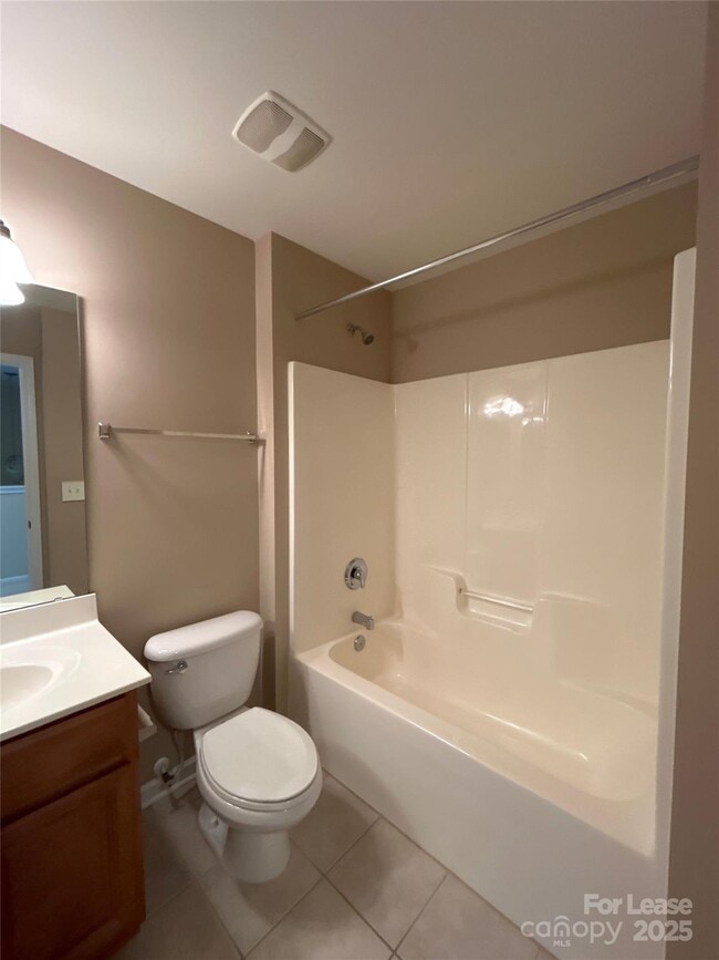 Building Photo - 8130 Bridgegate Dr