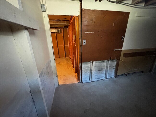 Building Photo - 3 Bedroom 2 Bathroom Home Near FE Warren & Frontier Park