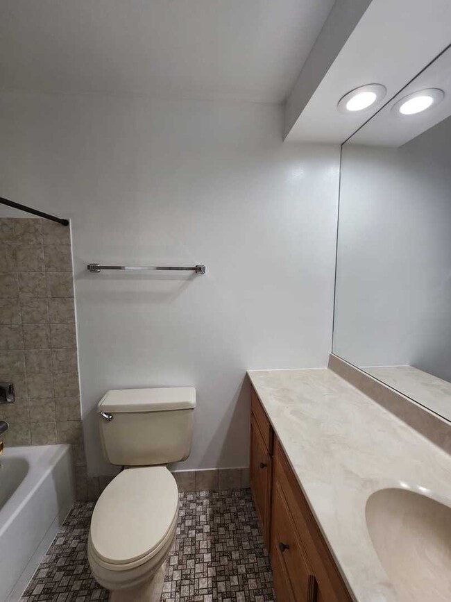 Building Photo - 1781 Algonquin Rd