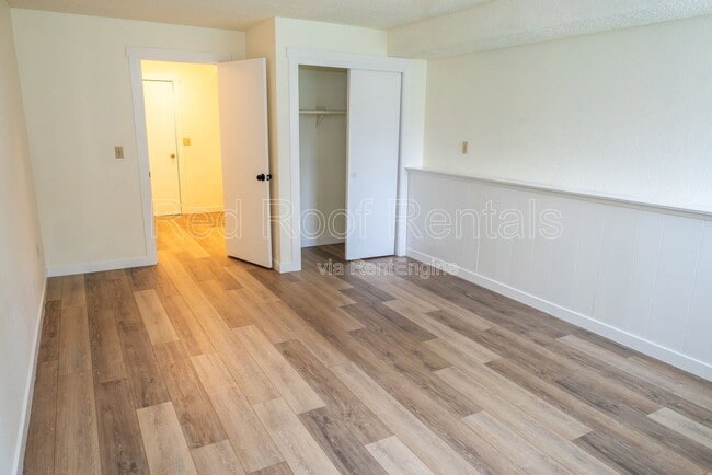 Building Photo - 1418 Tule Lake Dr S