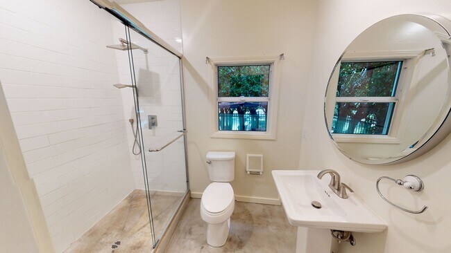 Building Photo - West Hollywood Oasis! *FREE RENT*