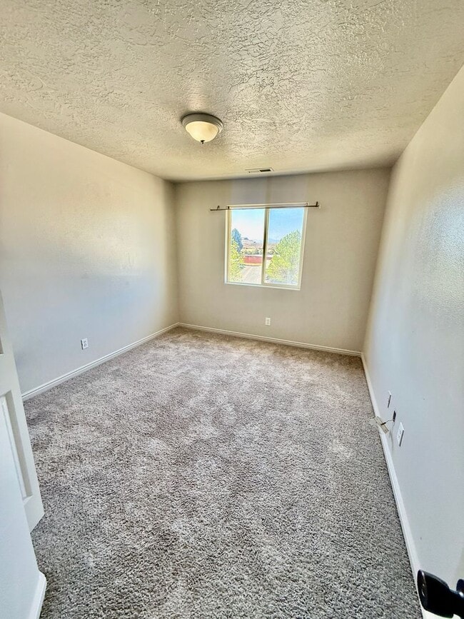 Building Photo - Lexington Hills Townhome