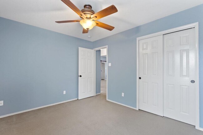 Building Photo - 2704 Greenlee Dr