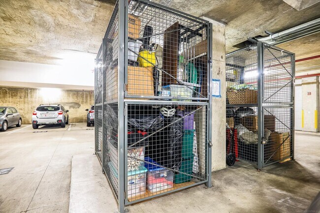Building Photo - Incredible 1BR/1BA Condo INCLUDES Garage Parking in Vibrant Mount Vernon Triangle!