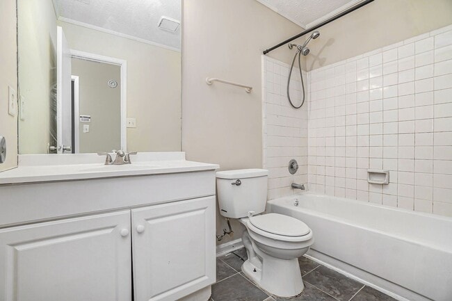 Building Photo - 3 Bedroom 2 Bath in Stone Mountain
