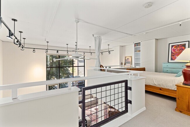 Building Photo - 930 Acoma St