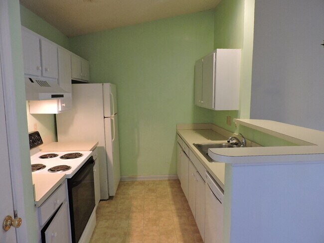 Building Photo - 118 Village Ct