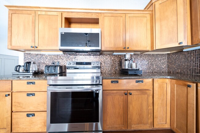 Building Photo - 15678 Duck Pond Way