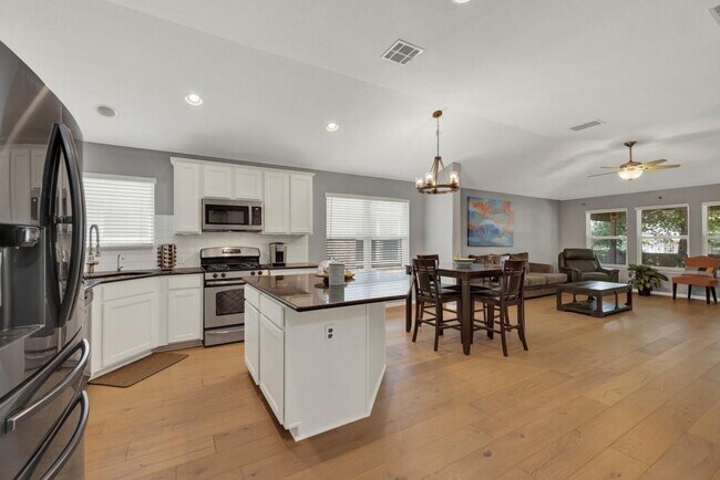 Building Photo - 481 Bayou Bend Dr