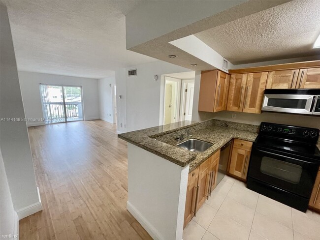 Building Photo - 2 br, 2 bath Condo - 8101 Crespi Blvd Apt 204