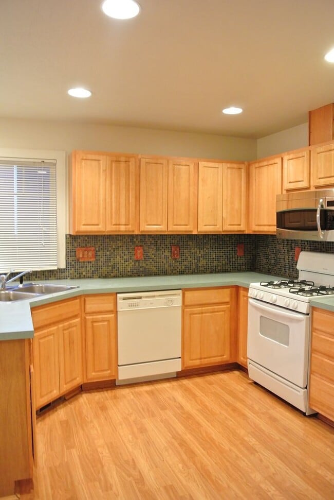 Building Photo - Spacious 3 bedroom in SE Albany