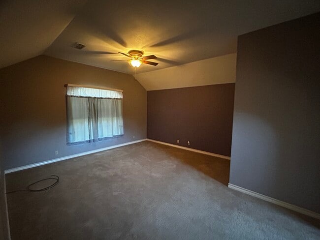 Building Photo - 15603 Rose Crest