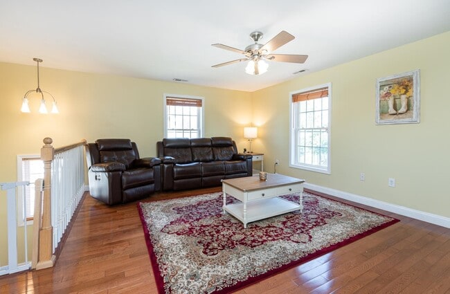 Building Photo - 4 Lowther Pl