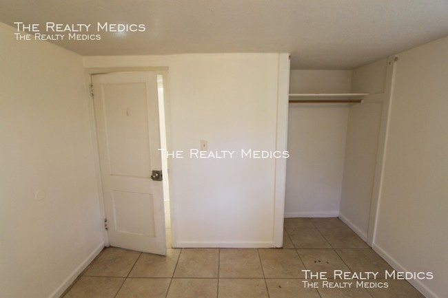 Building Photo - Cozy Apartment at Lake Sherwood!