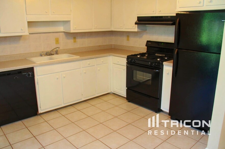 Building Photo - 3516 Estes Park Dr SW
