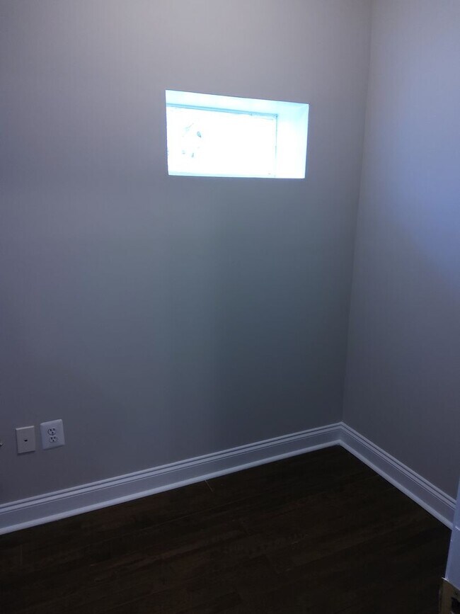 Building Photo - Ready to Move In 2 Bedroom near Ravens Stadium w/ Two Decks!