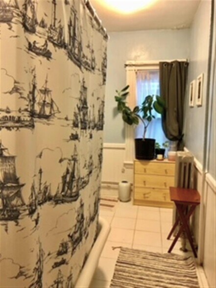 Building Photo - 33 Chester St