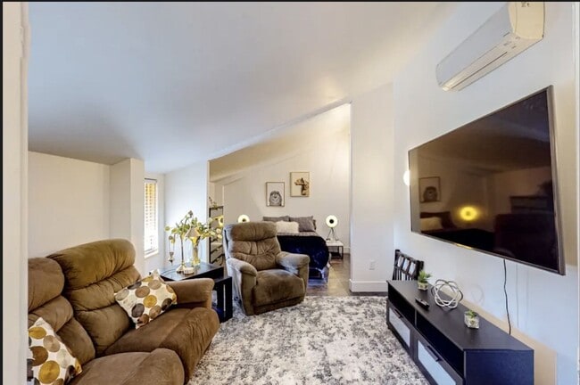 Building Photo - $2,700 - All Utilities Included Modern ADU with Two Bedrooms Townhouse Ready For Lease!