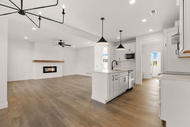 Building Photo - 5663 Ralph Dobbs Way