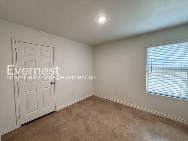 Building Photo - 2316 Duntov Dr