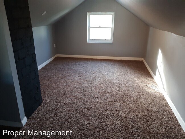 Building Photo - 3 br, 1 bath House - 408 Sandhurst Dr