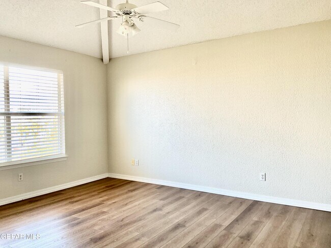 Building Photo - 7369 Luz De Lumbre Ave