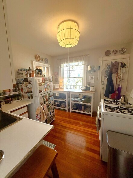 Building Photo - 11 Eustis St