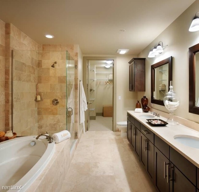 Building Photo - 1 br, 1 bath Apartment - 111 Congress Ave 994